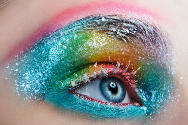 近距离拍摄的女人的眼睛图片下载