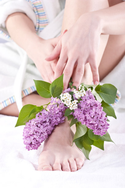 有花的雌性腿图片下载