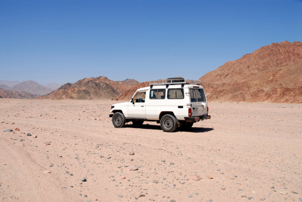 在埃及西奈沙漠的4X4旅行图片下载