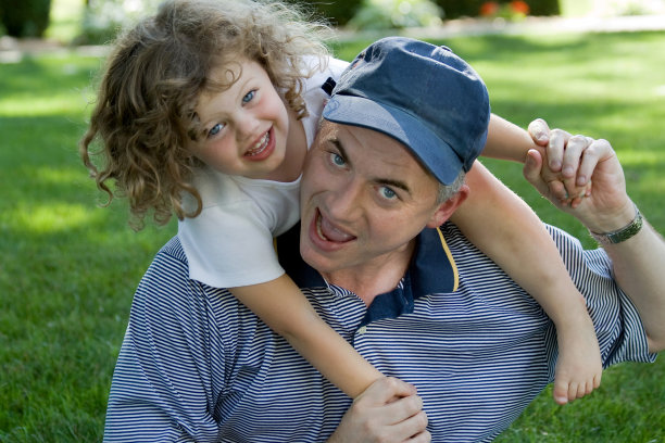 父亲和女儿图片下载