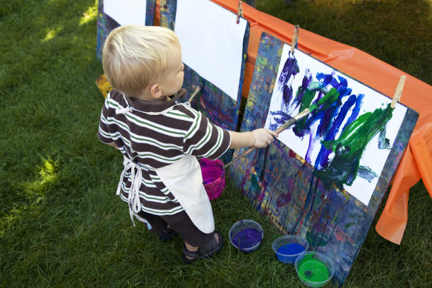 年轻的艺术家图片下载