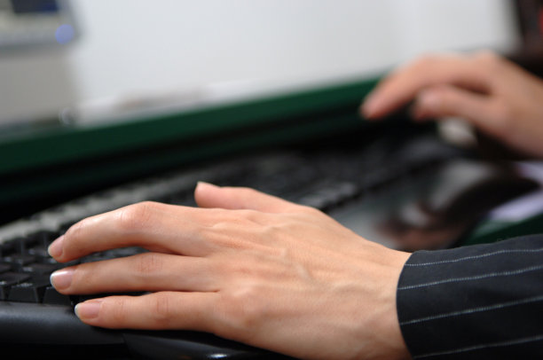 在电脑键盘上打字图片下载