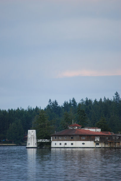 古老的灯塔图片下载