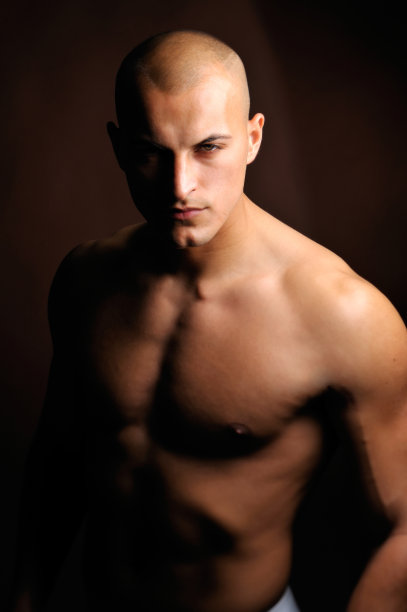 年轻人的肖像图片下载