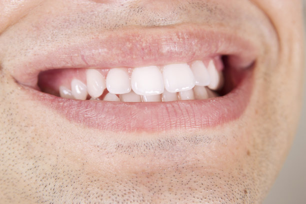 微距拍摄微笑的牙齿图片下载