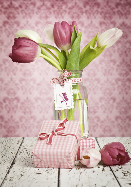 母亲节或生日的礼物图片下载