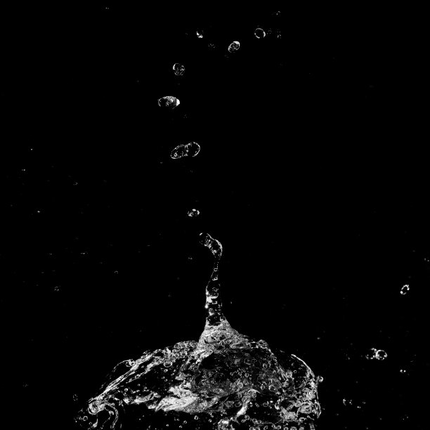 高分辨率水气球爆炸飞溅图片下载