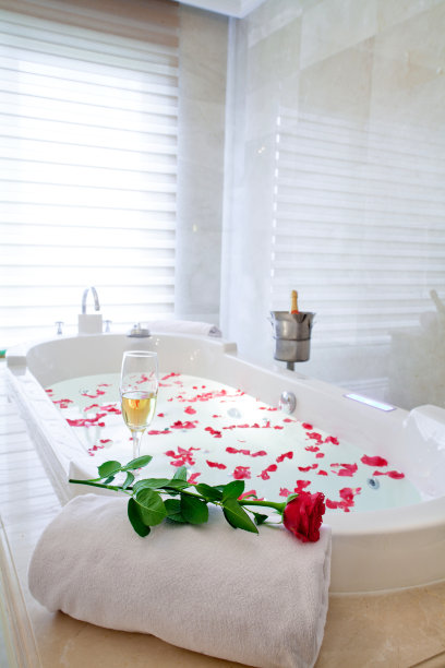 豪华热水浴缸图片下载