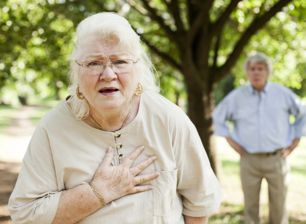 老年胸痛患者图片下载