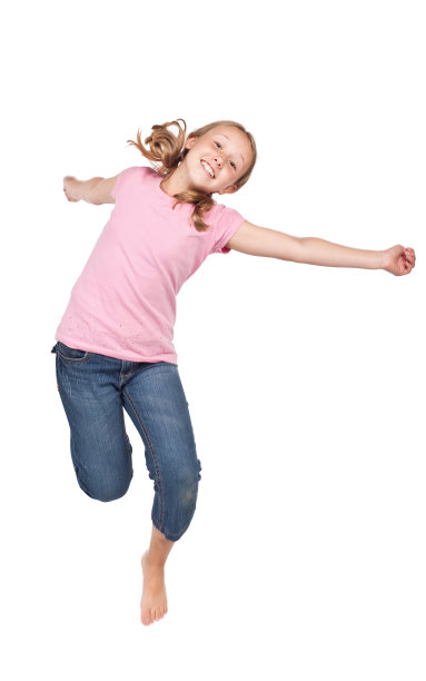 十多岁的女孩在白色的背景上跳着笑着图片下载