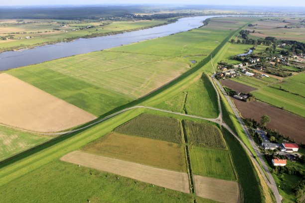 堤岸航拍照片图片下载