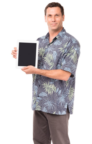 穿着休闲的男人与数字平板电脑孤立的白色背景图片下载