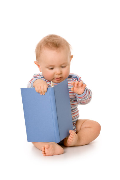 带书的小男孩图片下载