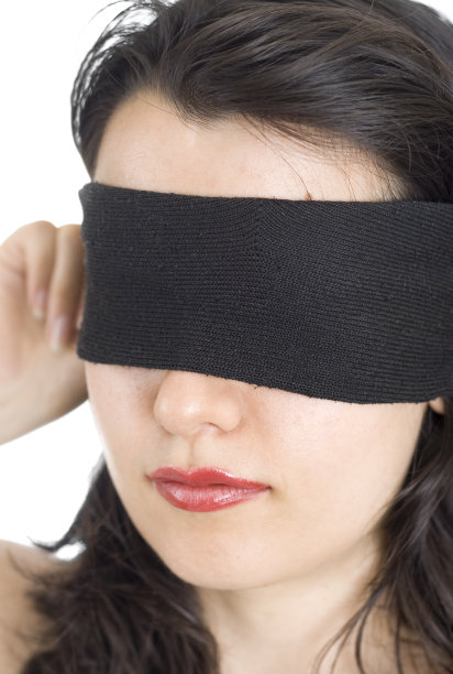 被蒙上眼睛的正义。图片下载