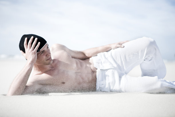 在海滩上放松图片下载