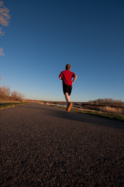 年轻人慢跑图片下载