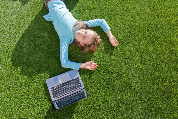 无线的青年图片下载