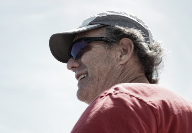 成熟的水手微笑图片下载