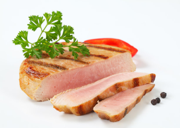 五分熟的调味猪肉排图片下载