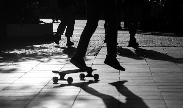 街上的影子图片下载