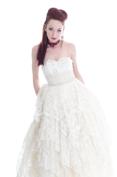 站在红发的新娘。图片下载