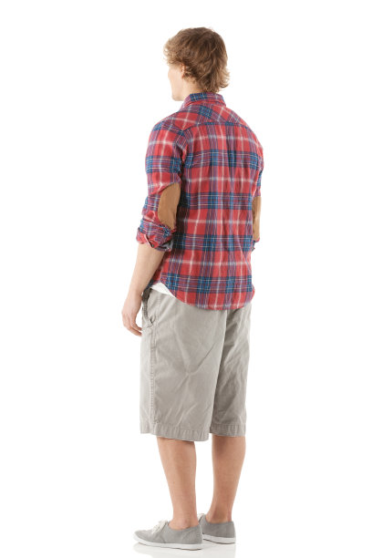 一个男人站在白色的背景下图片下载