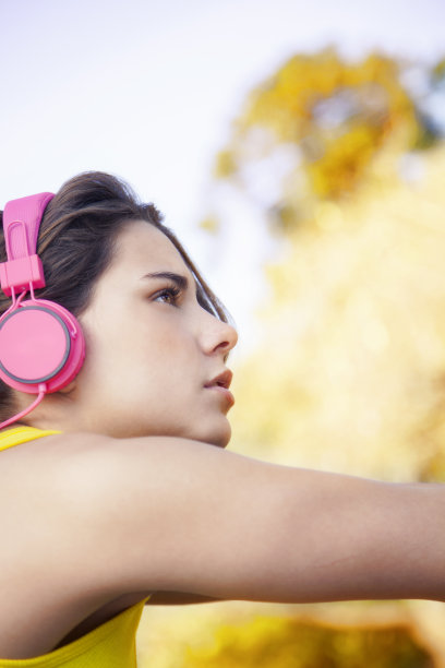 妇女运动在户外图片下载