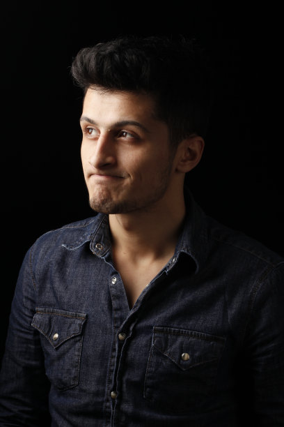 年轻人图片下载