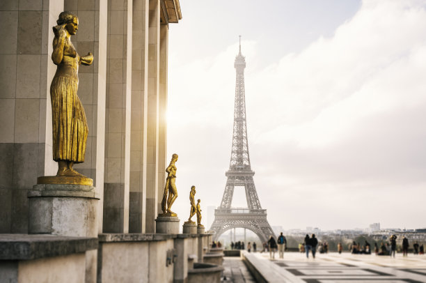 特罗卡德罗和巴黎的埃菲尔铁塔图片下载