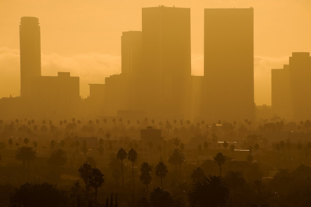 日落时分洛杉矶的天际线图片下载