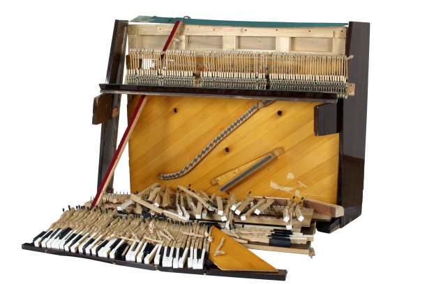 破碎的钢琴图片下载