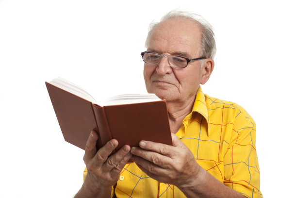 有书的老人。图片下载