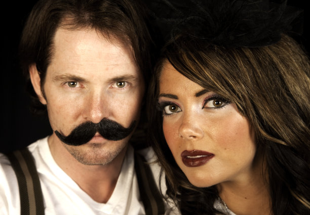 复古的狂欢节夫妇图片下载