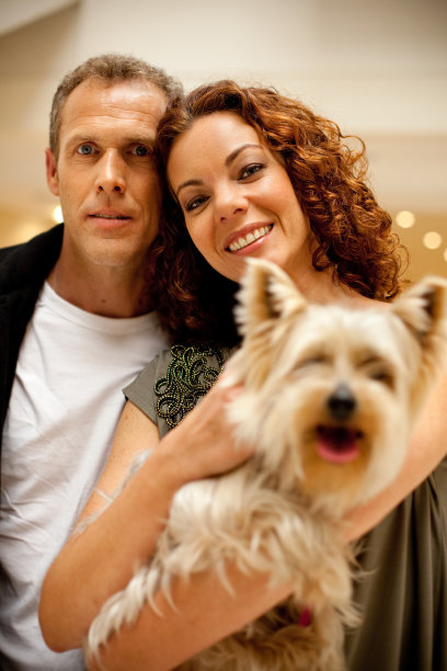 夫妇和狗图片下载