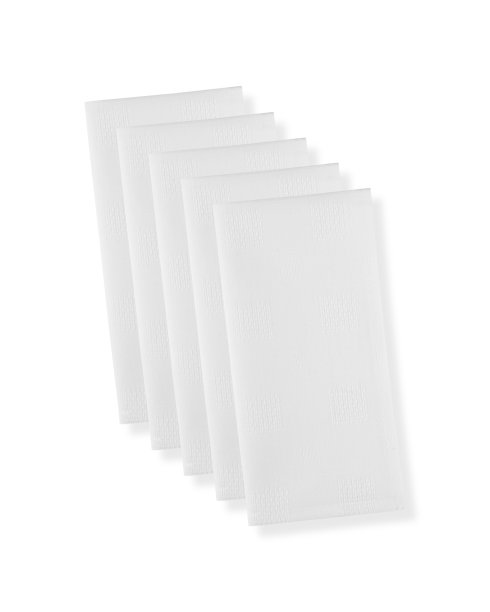 白色的亚麻桌布孤立在白色背景中图片下载