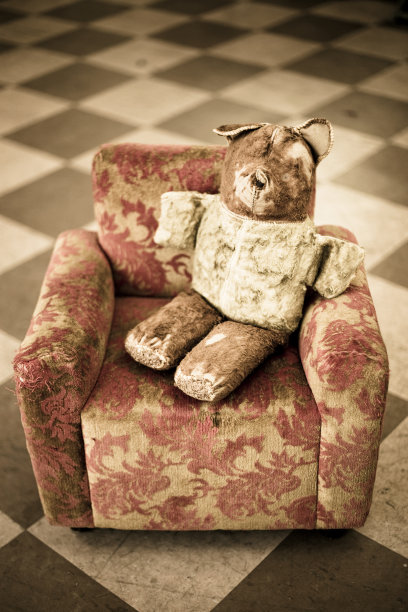 穿着泰迪熊毛绒玩具图片下载