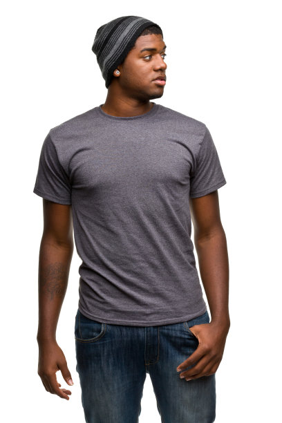 年轻人看向一边图片下载