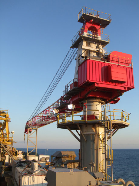 石油钻井平台起重机图片下载
