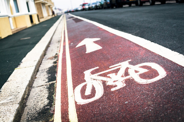 红色的自行车道图片下载