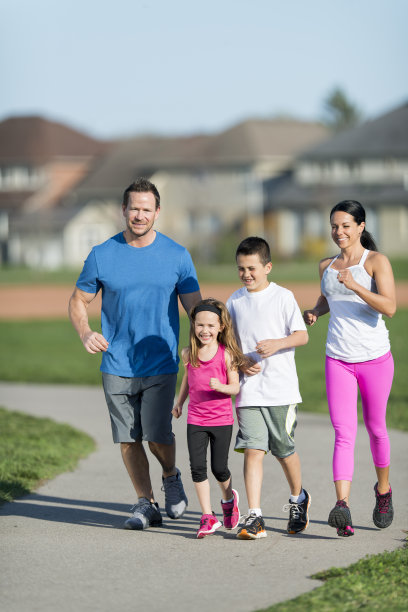 健康积极的家庭图片下载