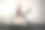 年轻女子骑跑步机图片下载