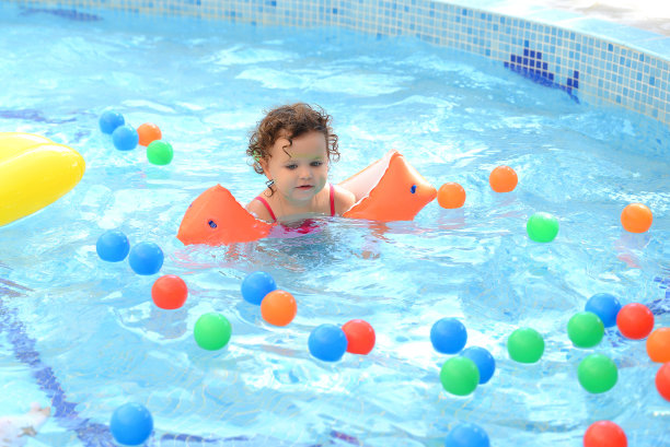 孩子游泳图片下载