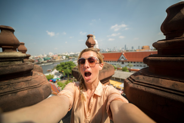 在曼谷自拍的游客图片下载