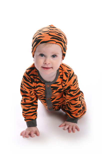 穿着老虎服的小男孩图片下载