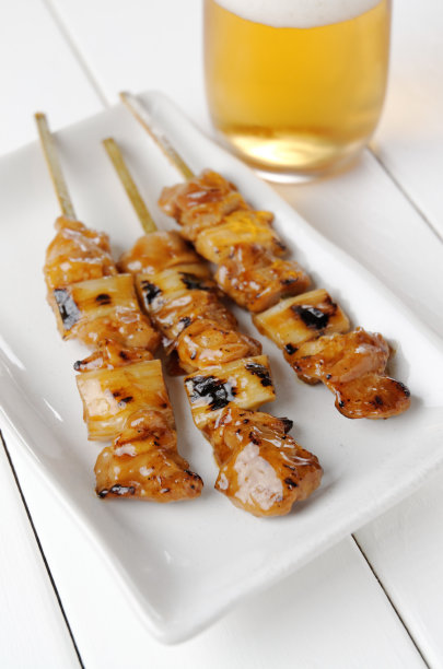 烤鸡肉和啤酒图片下载