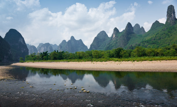 广西漓江喀斯特峰图片下载