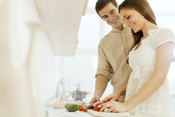 准备沙拉。图片下载