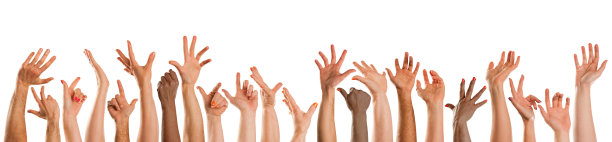 混合民族的手与手势庆祝图片下载