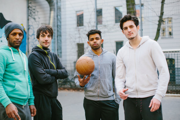 一队街头足球运动员图片下载