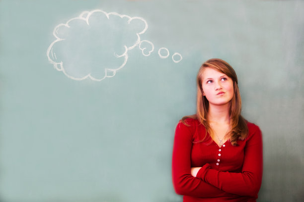 可爱的少女与空白的思想泡泡图片下载